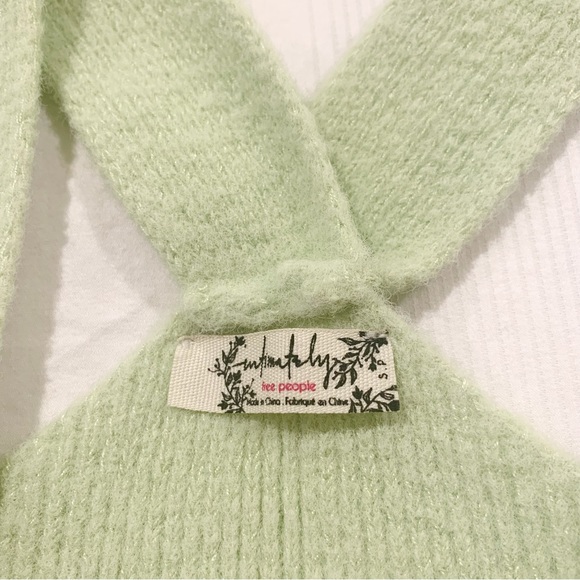 ✨ FREE PEOPLE GREEN TOP ✨ - Picture 4 of 5